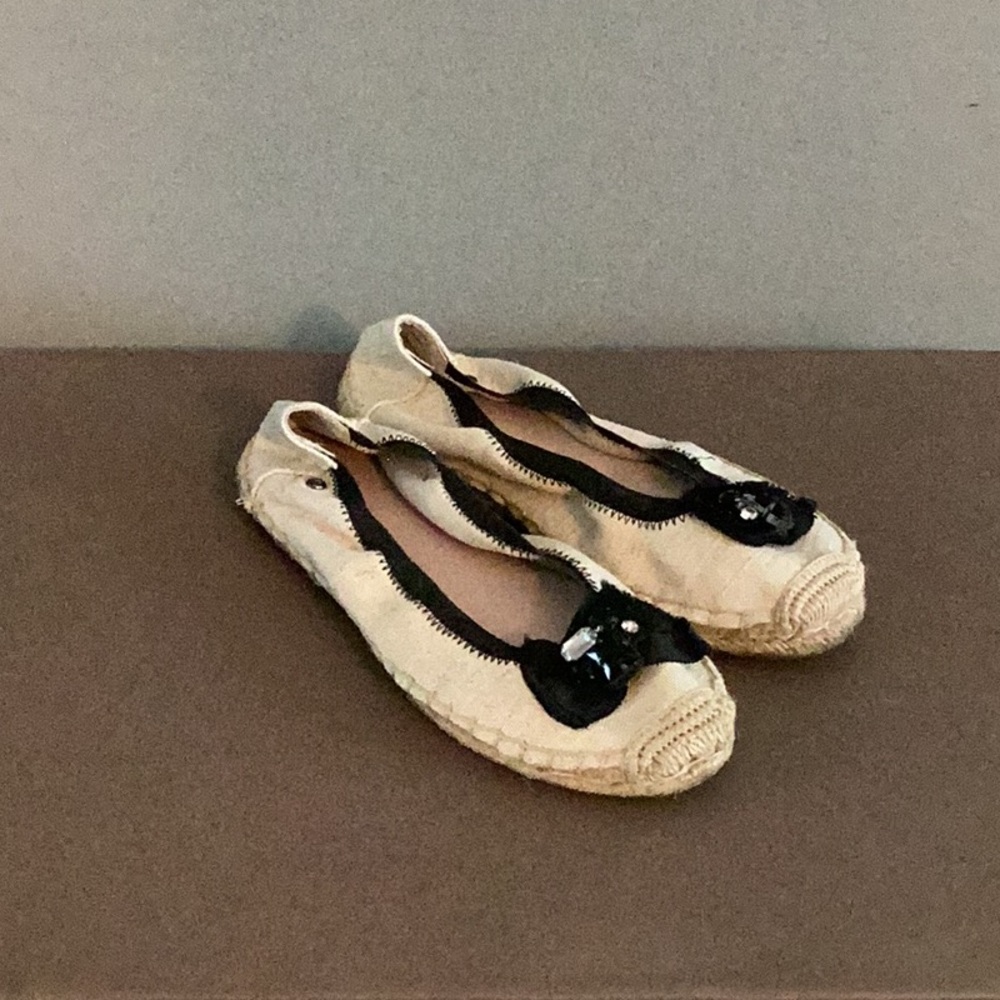 Simply Vera Cream/Black Flats Size 8.5